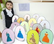   "Бал принцесс "-выставка работ ученицы 1 класса Хлыстовой Варвары
